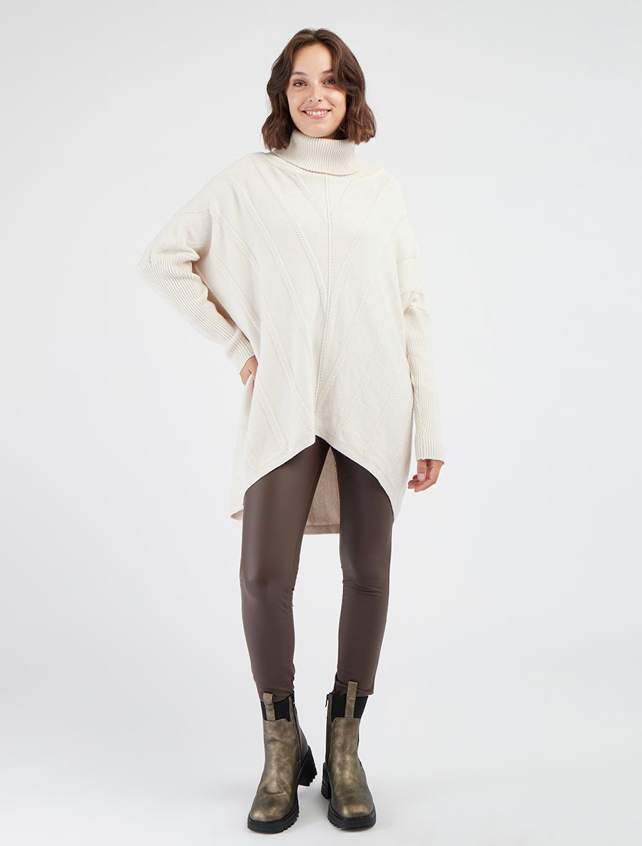 Pull long col roulé manches chauve-souris - Beige