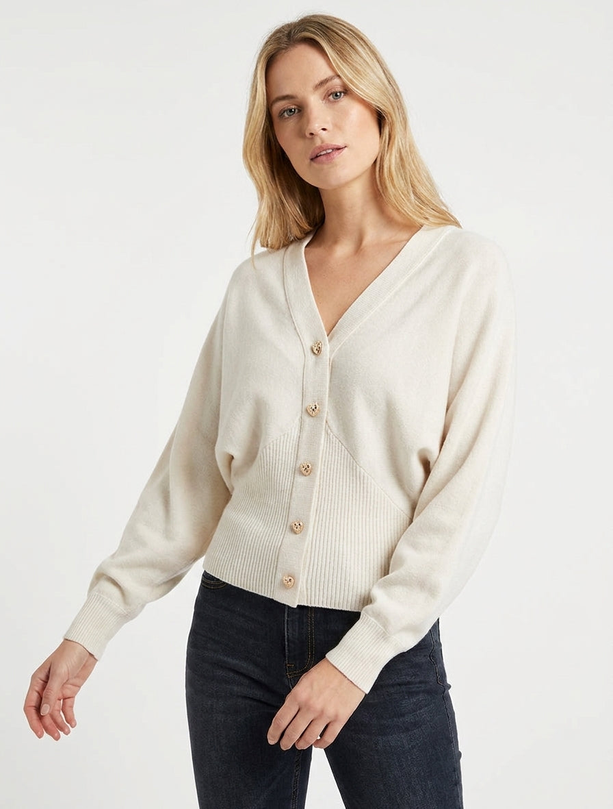 Pull à boutons décoratifs coeurs - Beige