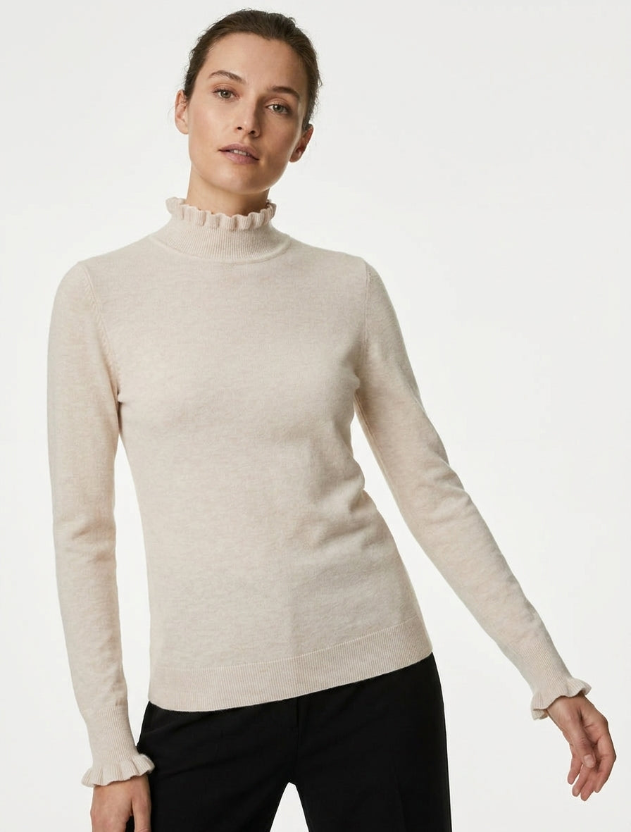 Pull droit à col montant et poignets volantés - Beige