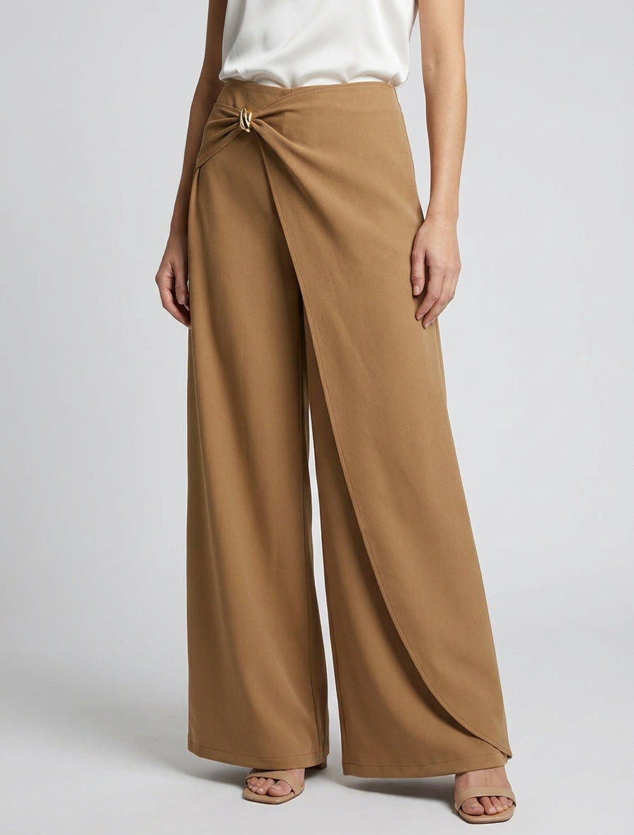 Pantalon ample à pan et bijou métallique - Camel