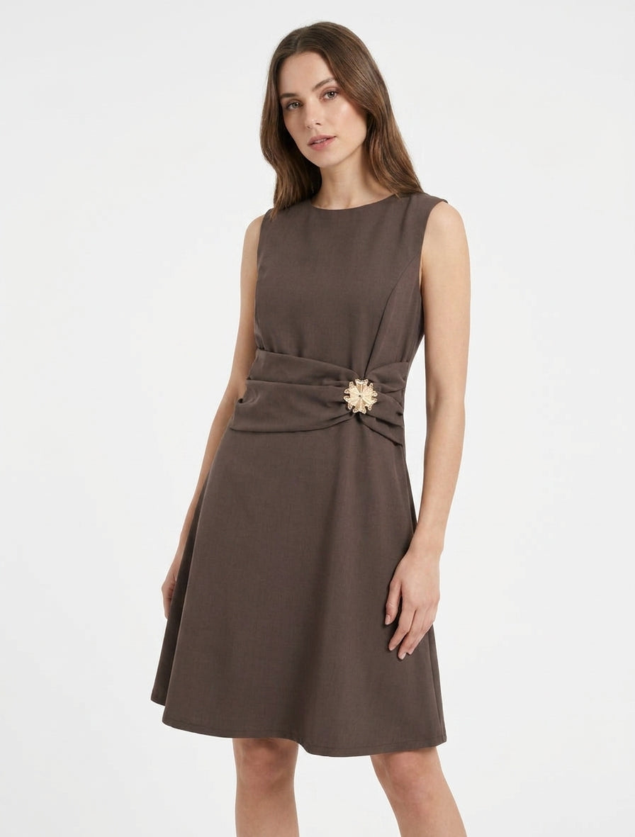 Robe sans manches à empiècement bijou - Marron