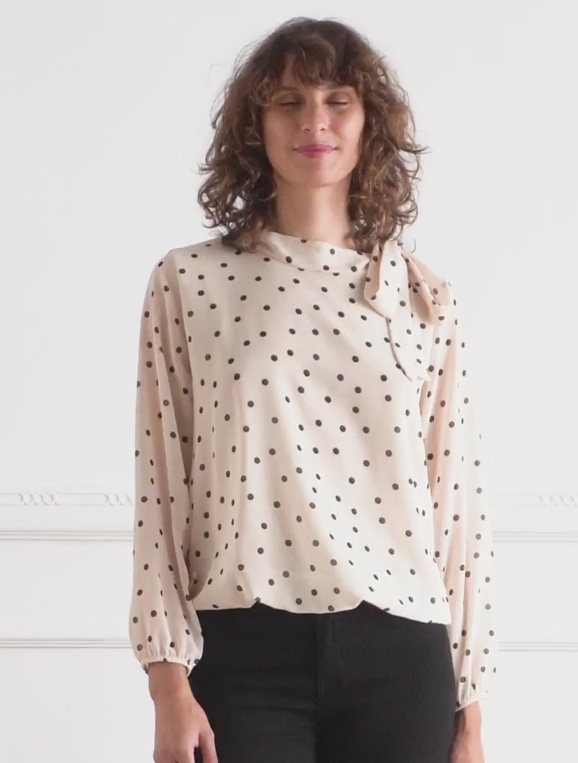 Top fluide à pois col lavallière - Beige