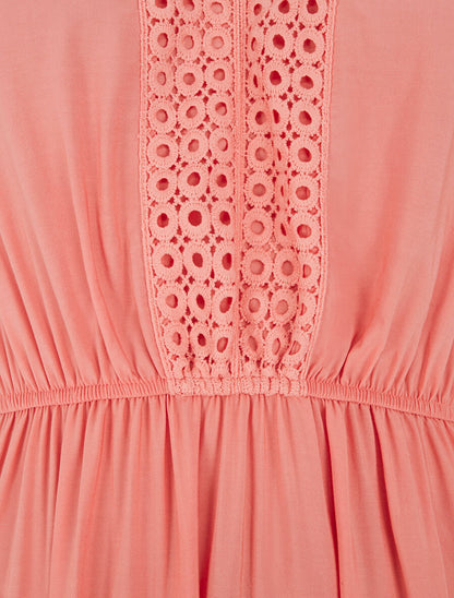 Robe longue évasée à empiècements en dentelle ajourée - Corail - 3