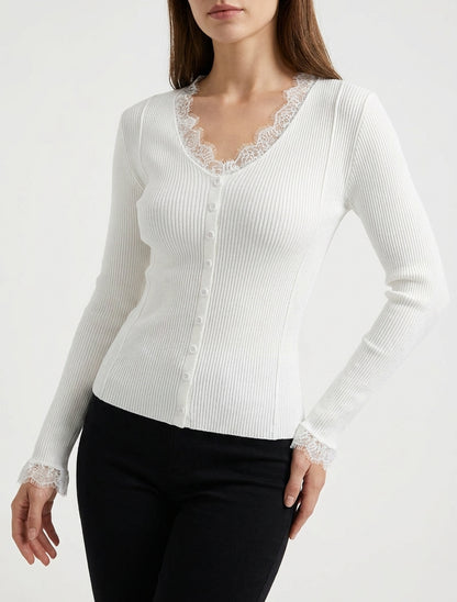 Pull ajusté à col V dentelle et boutons - Écru