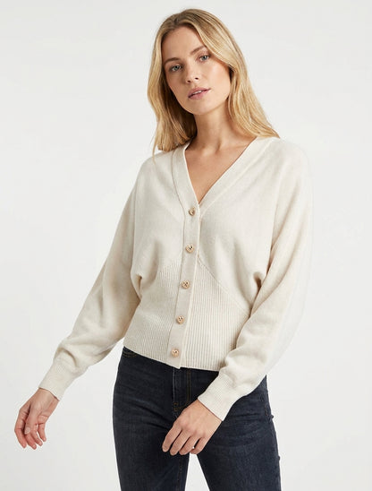 Pull à boutons décoratifs coeurs - Beige