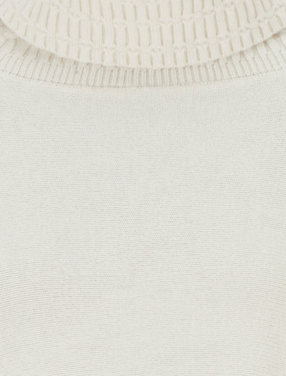 Poncho ample à col roulé en maille fantaisie - Écru - 3