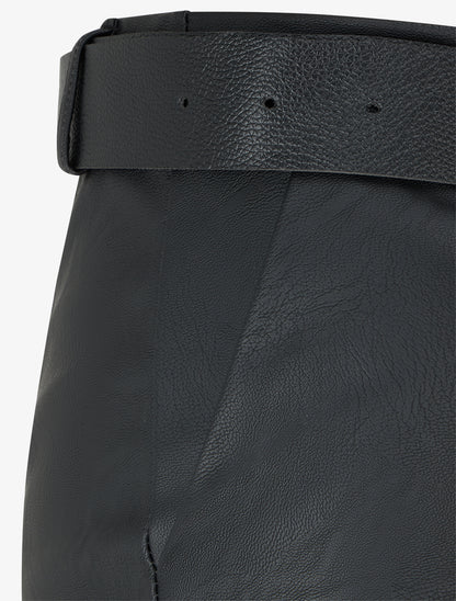 Short ceinturé à revers en simili - Noir - 3