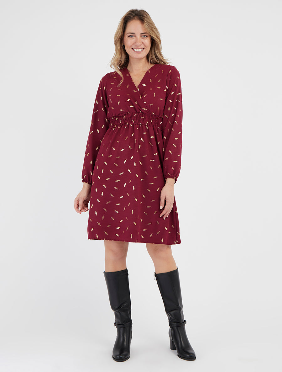 Robe fluide cache-cœur à plumes dorées - Lie de vin