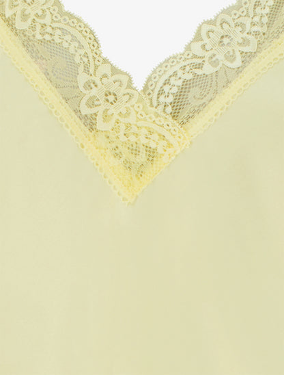 Caraco satiné à col en dentelle - Jaune pâle - 3
