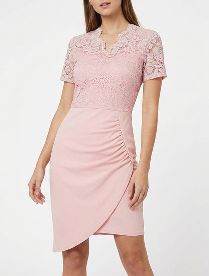 Robe ajustée à manches courtes et dentelle - Rose