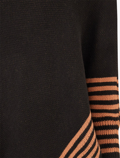 Poncho à bords rayés - Noir - 3