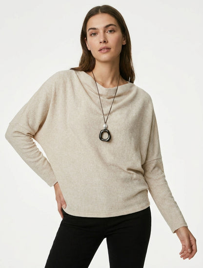 Pull côtelé à manches chauve-souris et col bénitier - Beige