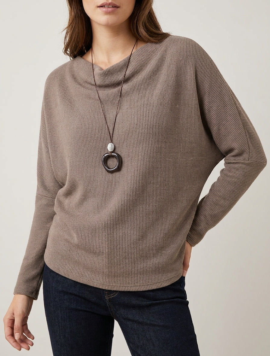 Pull côtelé à manches chauve-souris et col bénitier - Taupe