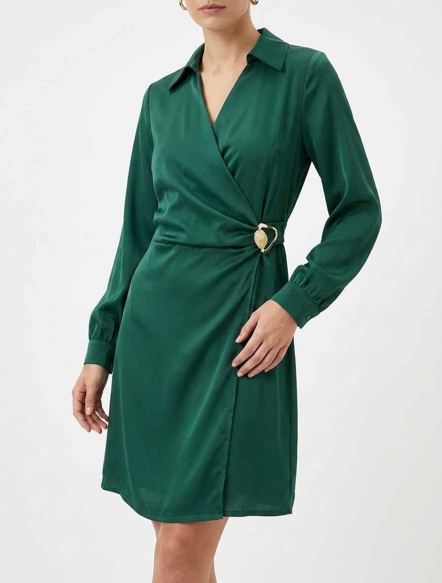 Robe portefeuille satinée à manches longues et bijou - Vert émeraude