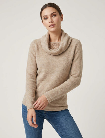 Pull duveteux à col bénitier à empiècement dentelle - Beige