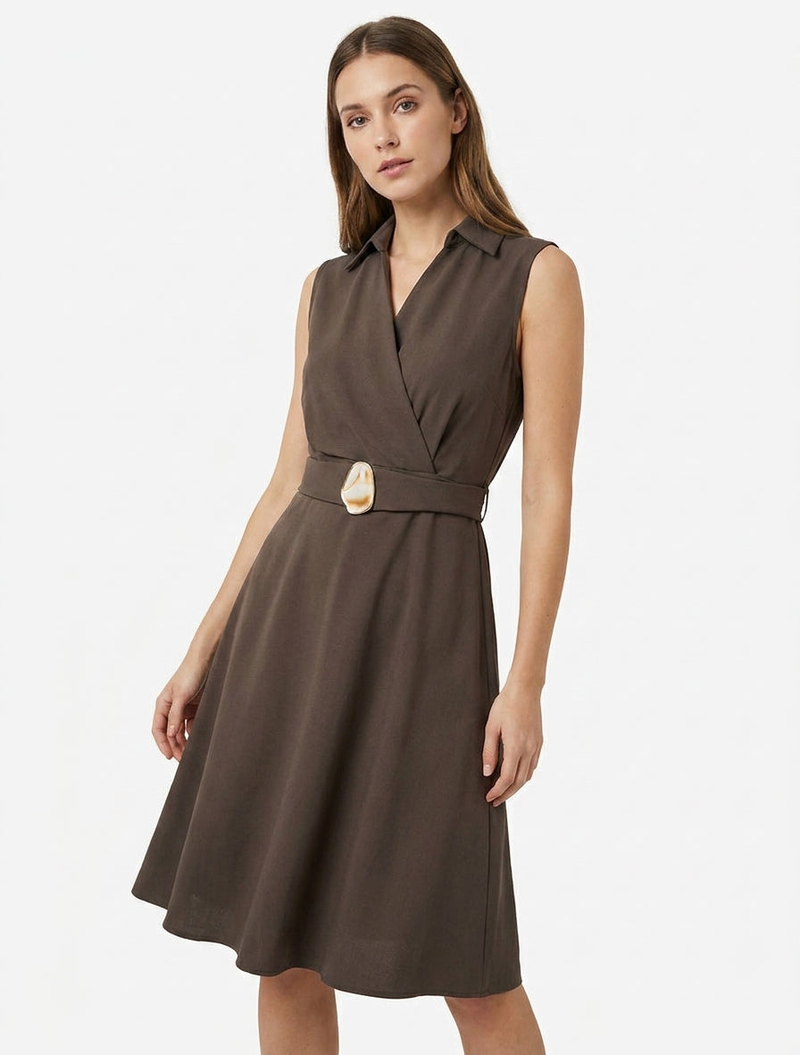 Robe patineuse sans manches à ceinture bijou - Marron