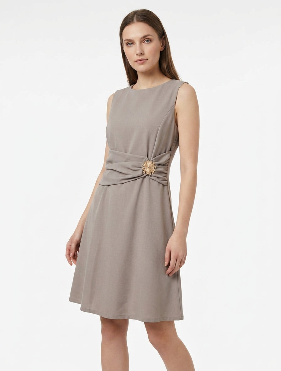 Robe sans manches à empiècement bijou - Taupe