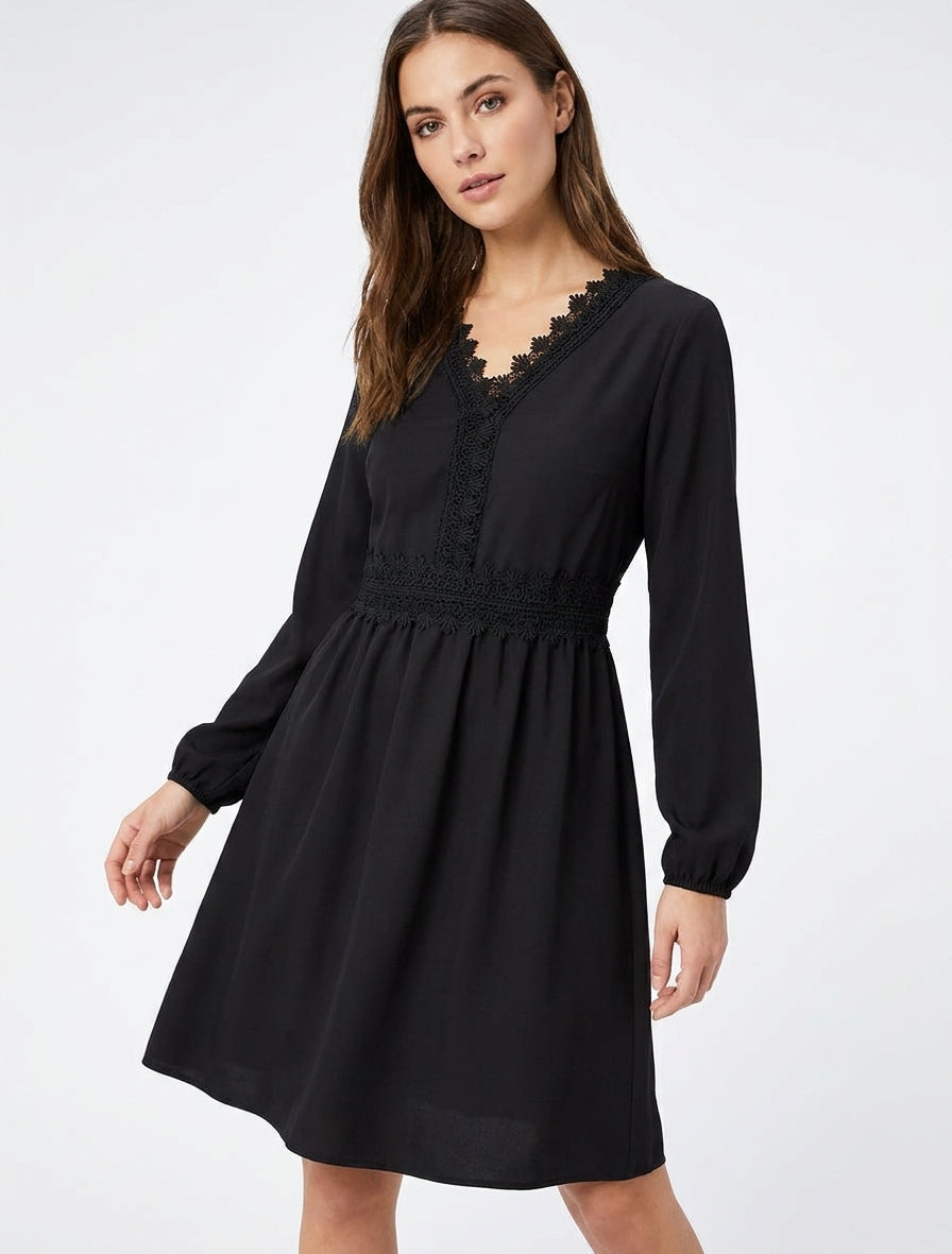 Robe évasée unie à manches longues et dentelle - Noir