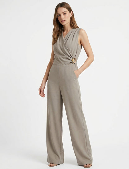 Combinaison ample à col cache-coeur effet drapé et bijou - Taupe