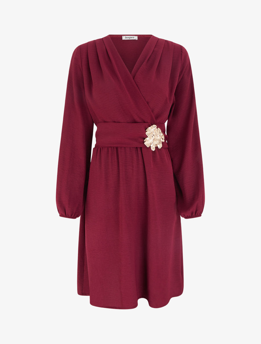 Robe à col cache-coeur et bijou martelé - Lie de vin - 1