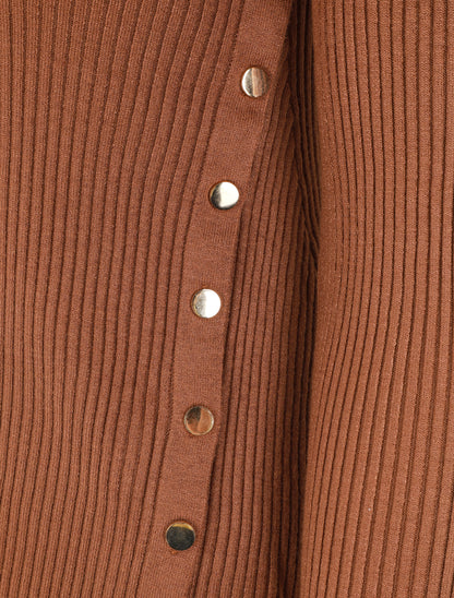 Pull uni côtelé à boutons dorés - Marron - 4