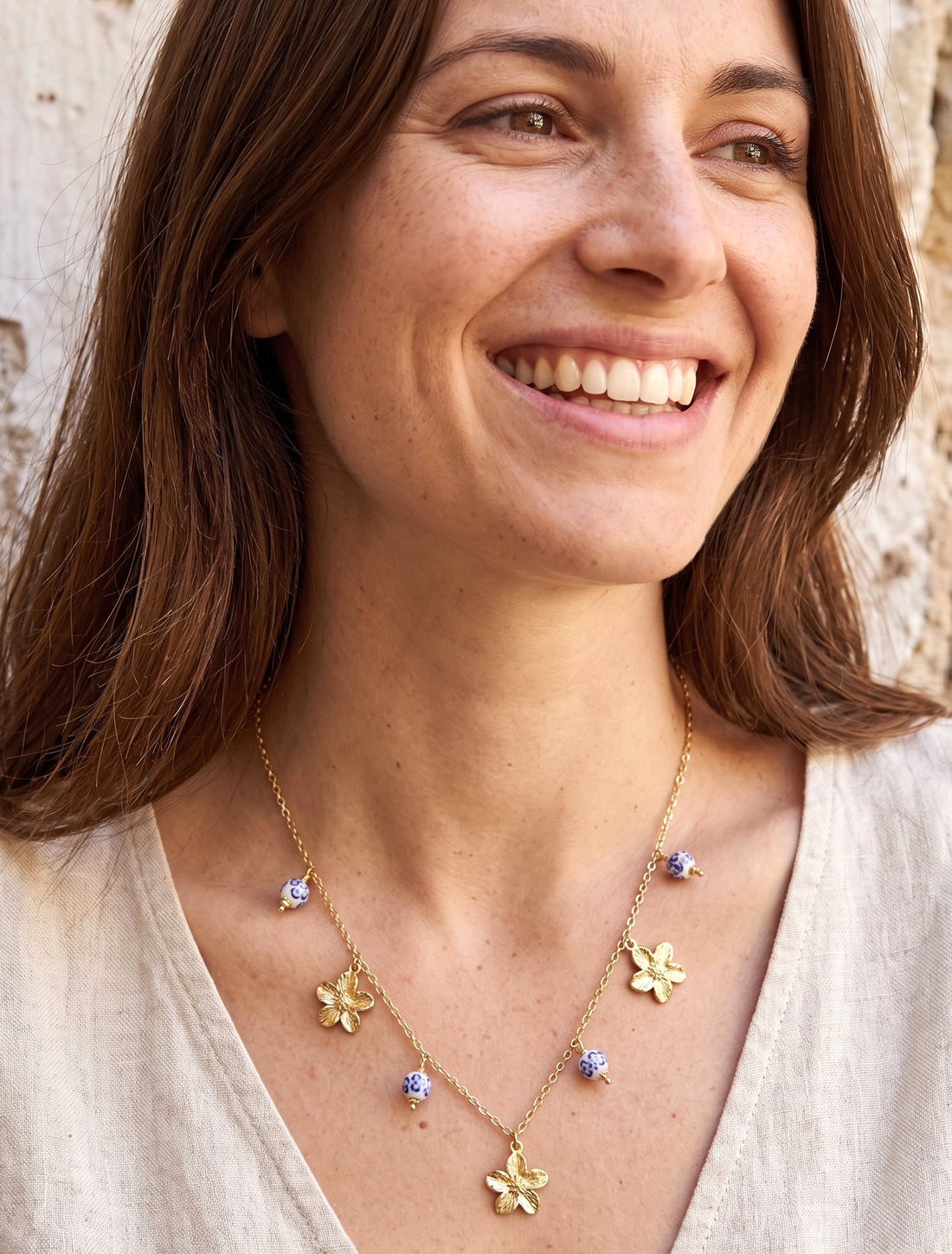 Collier à breloques style porcelaine et fleurs - Or/bleu - 1