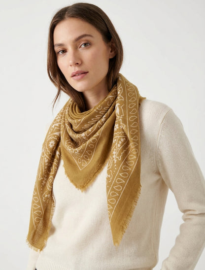 Foulard imprimé cachemire à bords effilochés - Jaune moutarde