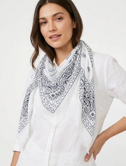 Foulard imprimé cachemire à bords effilochés - Blanc