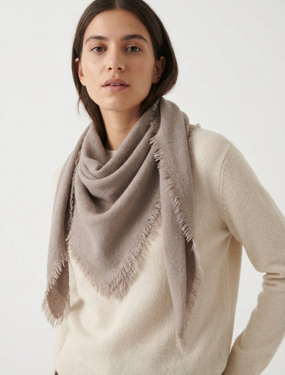 Foulard uni à bords effilochés - Taupe