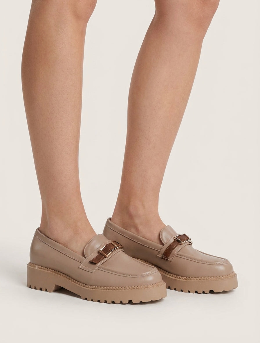 Mocassins à semelle crantée et boucle métallique - Taupe
