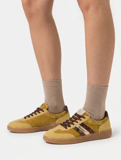 Sneakers à empiècement velours et semelle texturée - Jaune moutarde