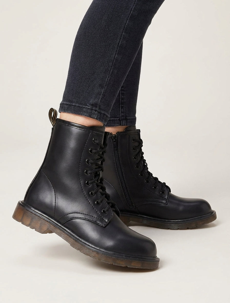 Boots montantes lacées en simili - Noir