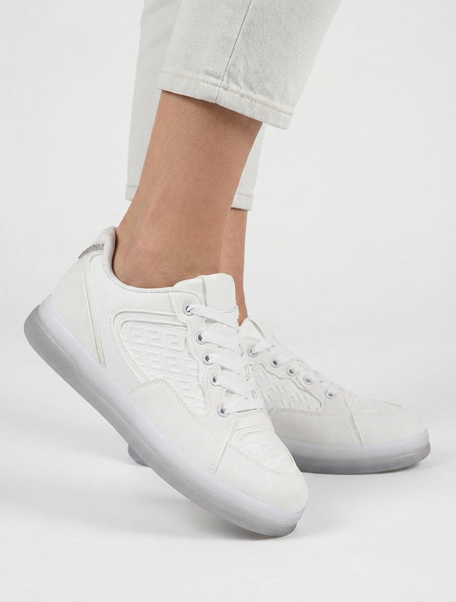 Baskets suédine et simili motif grec en relief - Blanc