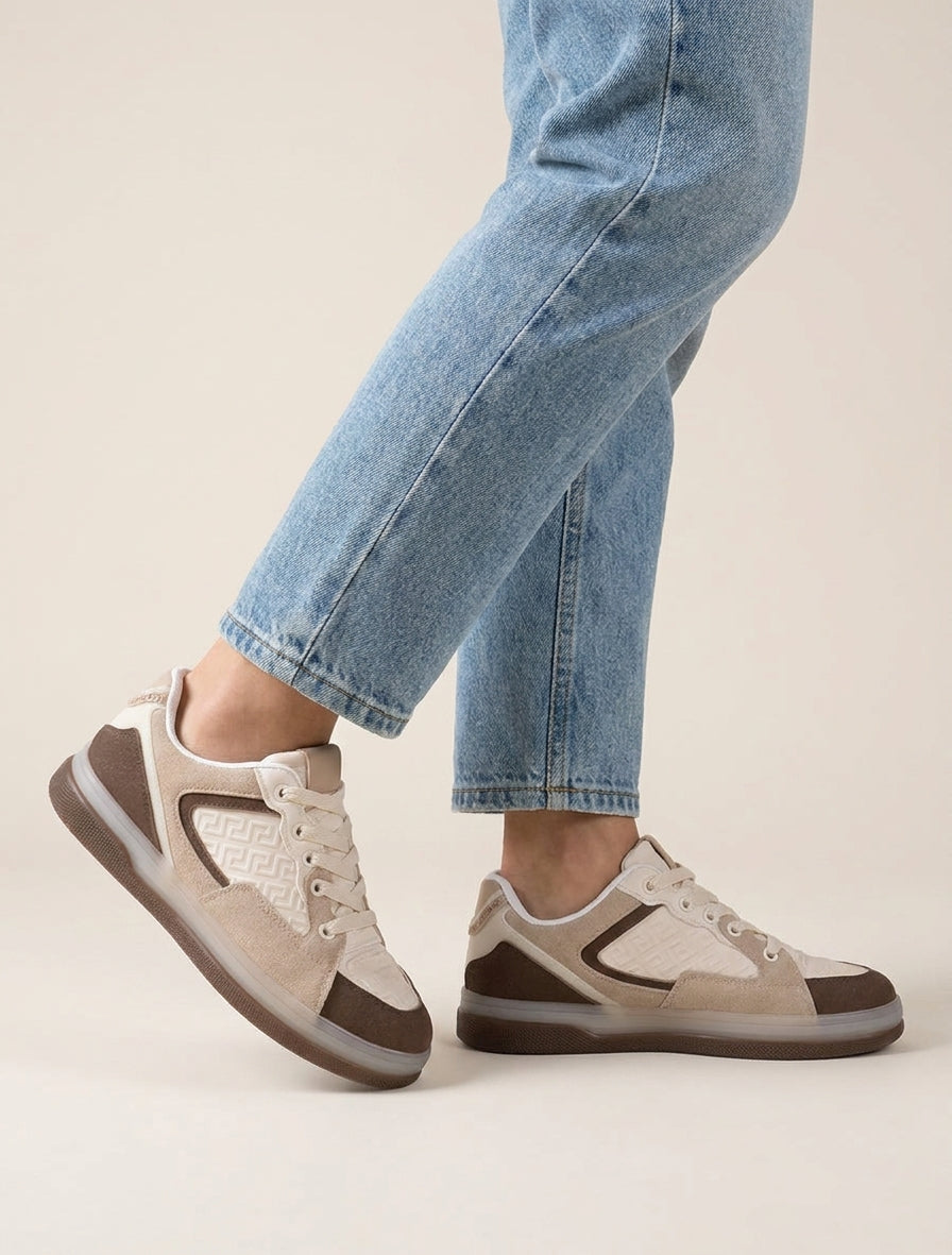 Baskets suédine et simili motif grec en relief - Marron