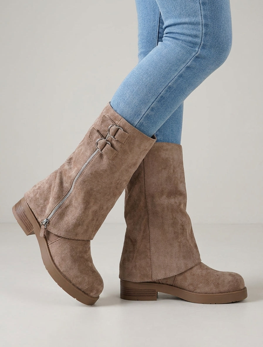Bottines renversées en suédine à zip décoratif - Taupe
