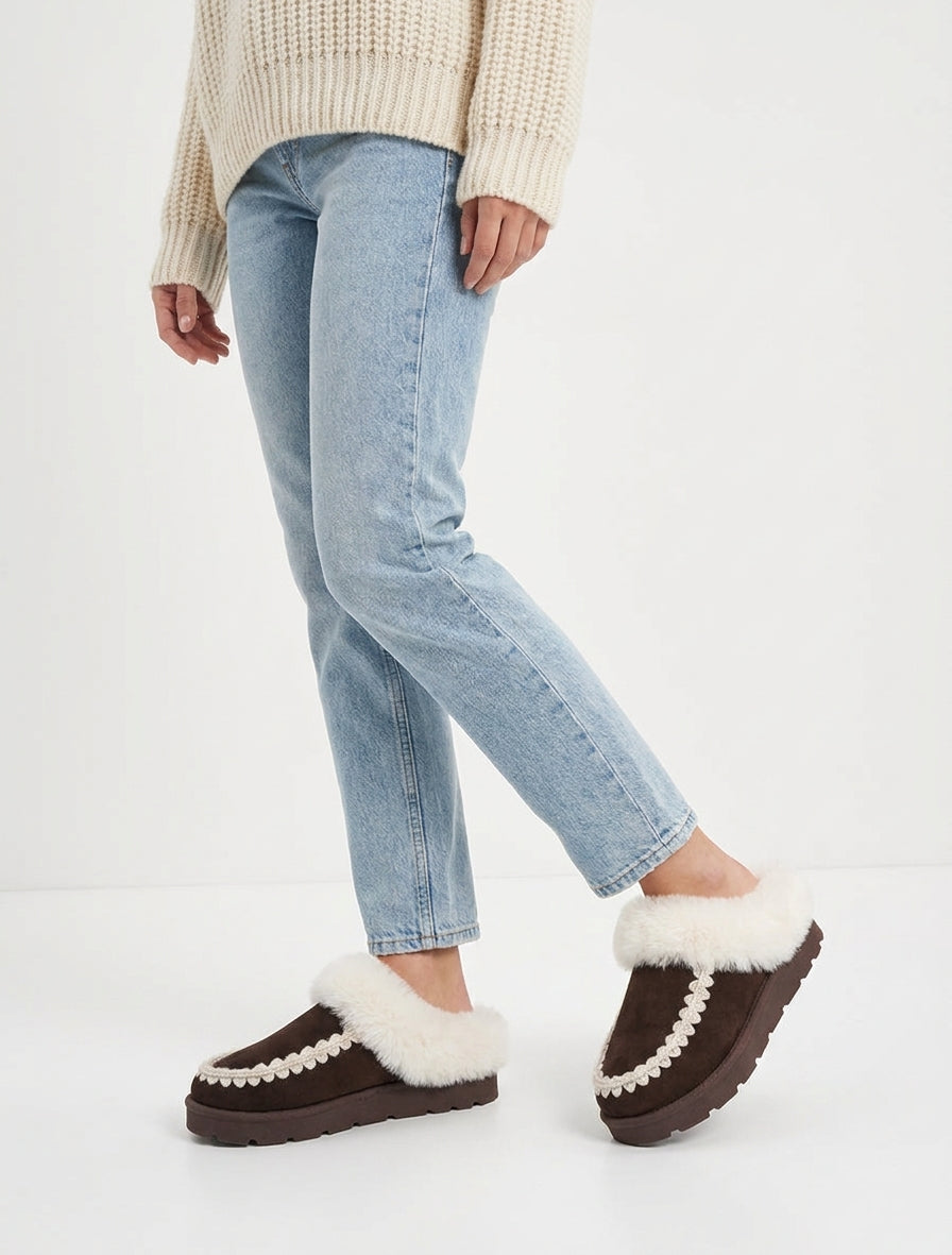 Mules fourrées en suédine à broderies - Marron