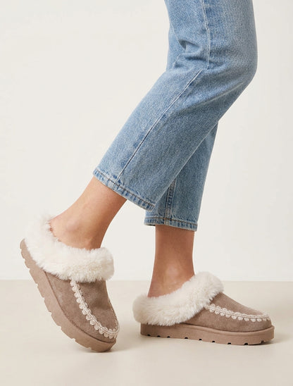 Mules fourrées en suédine à broderies - Taupe