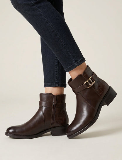 Bottines à contrefort effet croco et boucle décorative - Marron