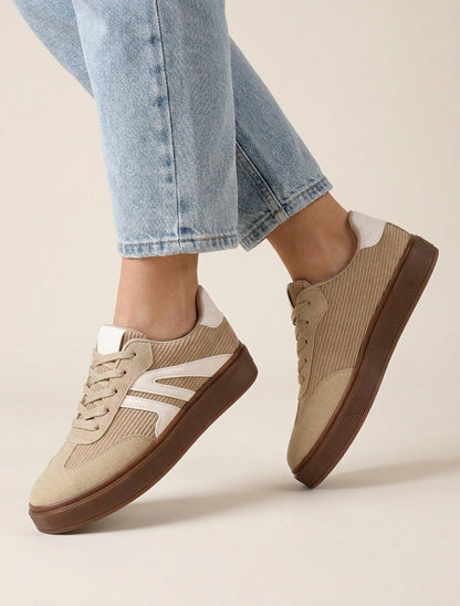 Sneakers à empiècement tissu et bandes contrastantes - Taupe