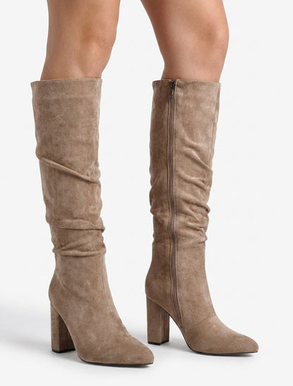 Bottes froncées en suédine à bouts pointus - Taupe