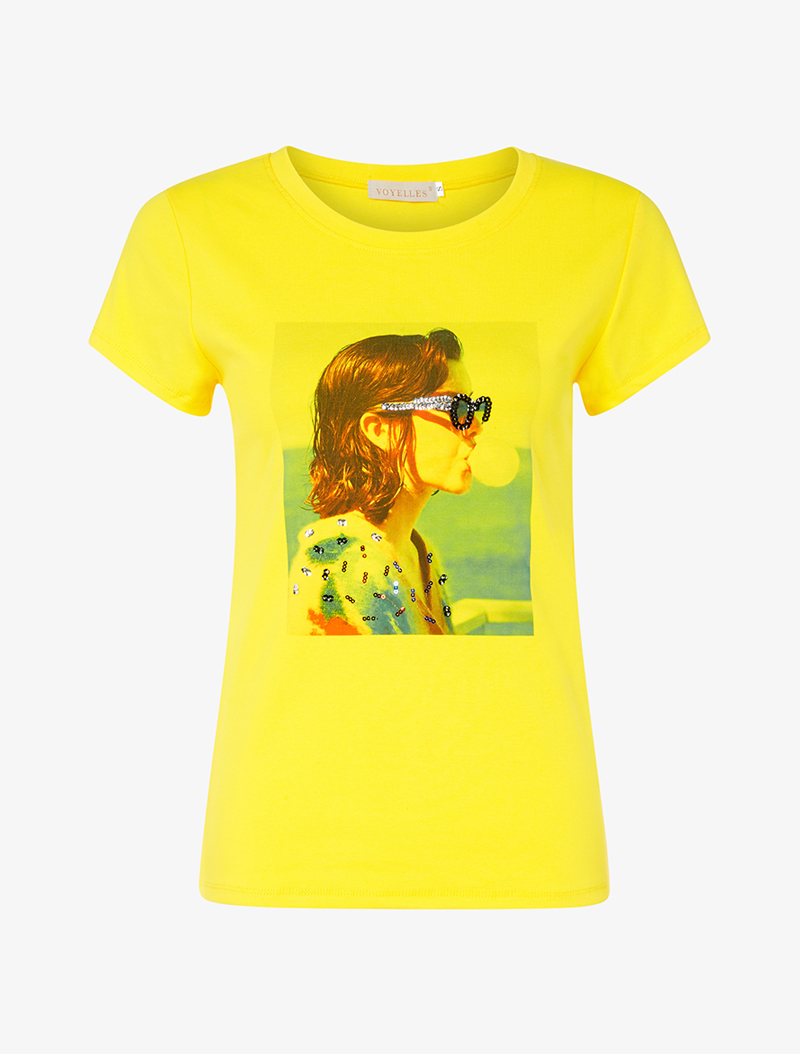 t-shirt portrait �� la plage - jaune - femme -