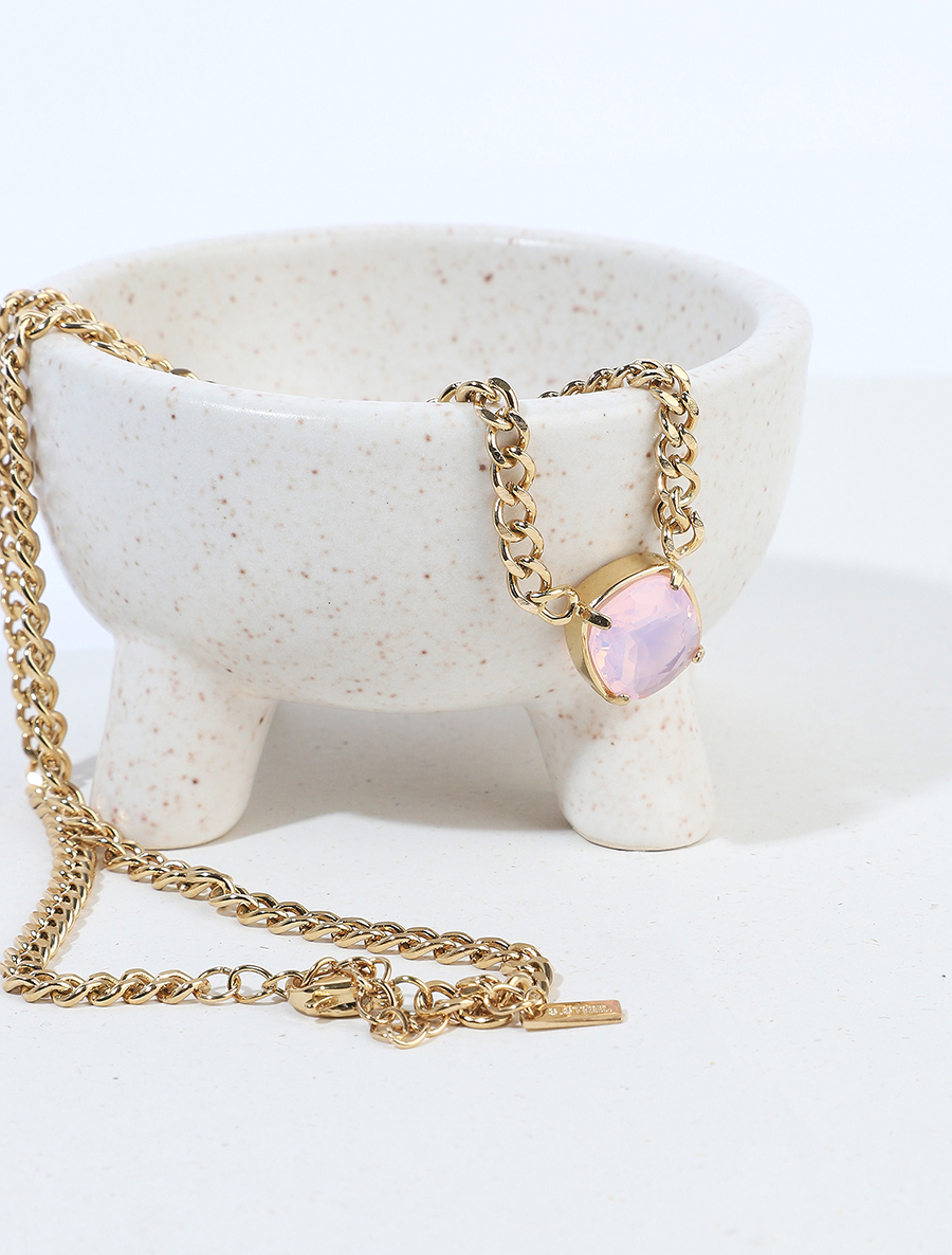 collier �� pendentif orn�� d'un zircon rose - femme -